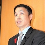 松井重樹元県議の政務活動費返還について説明する自民党議員団の谷口俊介幹事長＝８日午後、兵庫県庁