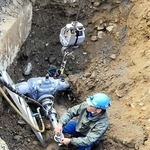 水道管の更新工事。各地で老朽化が進む＝朝来市内