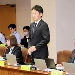 有識者会議の冒頭であいさつする斎藤元彦兵庫県知事＝21日午前、県庁