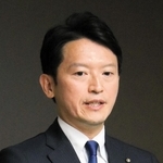 議会を終え、報道陣の取材に応じる斎藤元彦知事＝神戸市中央区下山手通５、兵庫県庁（撮影・若林幹夫）