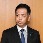 兵庫県議会の政務活動費への対応を巡り、取材に応じる山口晋平議長＝県庁（撮影・岩崎昂志）