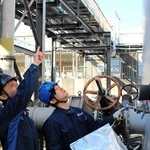 下水処理場でのガス採集の様子（津田准教授提供）