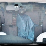 殺人容疑で神戸地検に送検される野津英滉容疑者＝２０２０年６月、神戸市中央区