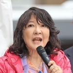 「財政健全化の旗は降ろさない」などと訴える片山さつき財務相＝２５日午後、神戸市灘区深田町４、ＪＲ六甲道駅前（撮影・吉田敦史）