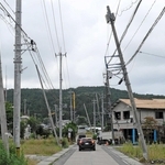 輪島市町野町。電柱は傾いたまま