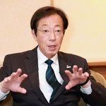 市立中学校部活動の地域展開（地域移行）「コベカツ」などについて語る久元喜造神戸市長＝２７日午後、神戸市役所（撮影・笠原次郎）