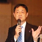 地元の国際性について話す北野天満神社の佐藤典久宮司＝神戸市中央区北野町１、ＡＮＡクラウンプラザホテル神戸