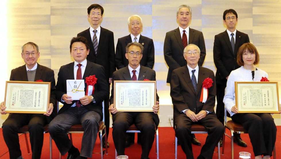 地域の発展に貢献 貝原俊民賞に2団体1人 県立ピッコロ劇団など、神戸で