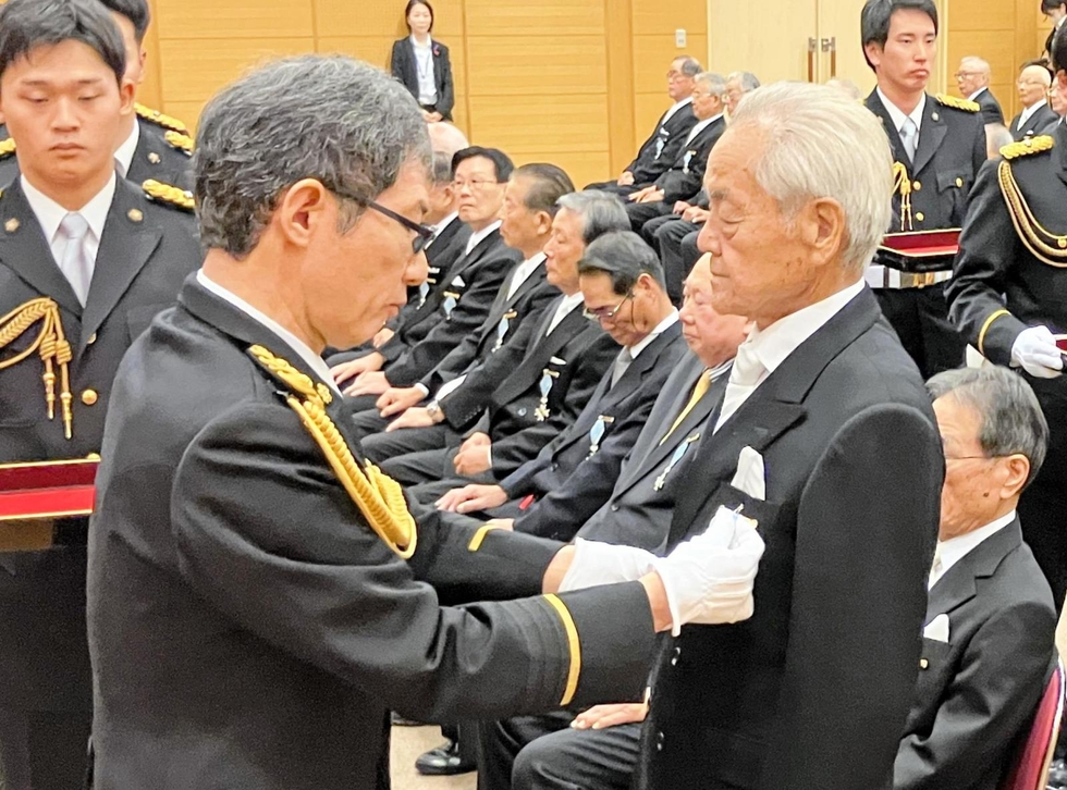 兵庫県警の元警察官、62人に勲章 神戸で伝達する式典|社会|神戸新聞NEXT