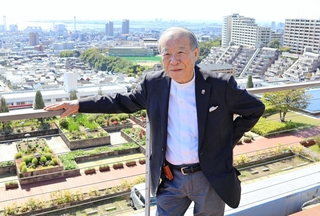 第１回神戸マラソンの実行委員会会長を務めた植月正章さん。阪神・淡路大震災では義母が関連死した＝神戸市灘区土山町