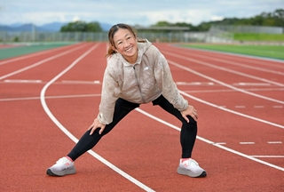 神戸マラソンを走る上でのアドバイスや大会の魅力を語る田中千洋さん＝小野市内（撮影・大田将之）