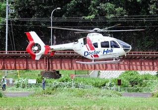 豊岡病院のドクターヘリ＝２０１６年８月、朝来市和田山町（資料写真）