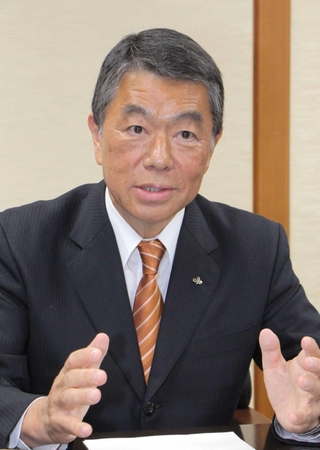 僅差で当選した宮城県知事選でＳＮＳにあふれた誹謗中傷について振り返る村井嘉浩知事＝宮城県庁