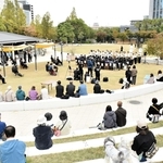 東遊園地の開設１５０年を祝う記念セレモニー。神戸市消防音楽隊によるコンサートもあった＝５日午前、神戸市中央区