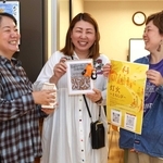 「灯火」を運営する（左から）看護師の岡田梨佐さん、介護士の安積沙矢さん、作業療法士の伊藤美喜さん＝神戸市長田区二葉町５、県立神戸生活創造センター