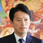 立花孝志容疑者が逮捕されたことを受け、報道陣の質問に答える斎藤元彦知事＝１０日午前、兵庫県庁（撮影・吉田敦史）