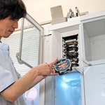 コンピューター利用製造システムを使って歯のかぶせ物を作れる最新機器＝加古川市別府町新野辺、クラフトデンタル