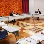 兵庫県内のいじめ対策について有識者が議論を交わした審議会＝神戸市中央区中山手通４、ひょうご共済会館