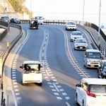 折り返し後に登場する塩屋の上り坂＝神戸市垂水区塩屋町１