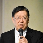 人口減少問題について講演する山田啓二氏＝神戸市中央区