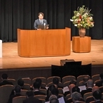 大会宣言を採択する参加者ら＝神戸市中央区楠町４、神戸文化ホール