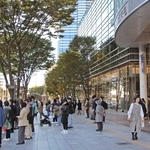 宮城県知事選で参政党が応援する候補者の演説会場となった市街地の一角。近くの店員は「見たことない盛り上がりだった」と振り返った＝仙台市青葉区