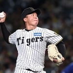 投手３冠に輝いた村上頌樹投手＝西宮市の甲子園球場