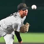 投手３冠に輝いた村上頌樹投手＝西宮市の甲子園球場