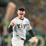 投手３冠に輝いた村上頌樹投手＝西宮市の甲子園球場