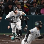 打撃２冠を獲得した佐藤輝明内野手＝西宮市の甲子園球場