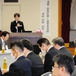 兵庫県被害者支援連絡協議会の代表者会議で、県の取り組みを聞く出席者＝神戸市内