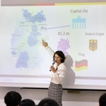 独日の深い絆について語るザクシンガードイツ総領事＝神戸市東灘区岡本８、甲南大学岡本キャンパス