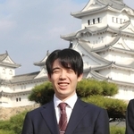 国宝姫路城を訪れた藤井聡太竜王＝２７日午後、姫路市本町（撮影・辰巳直之）