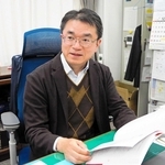 「家族の異変に気付いたらメモを取っておいて」と話す山本泰司教授＝神戸市灘区六甲台町、神戸大学保健管理センター