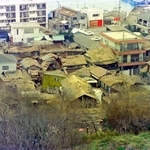 自宅近くの富島地区。崩れた家があちこちにあった＝１９９５年１月、旧北淡町富島（淡路市富島）