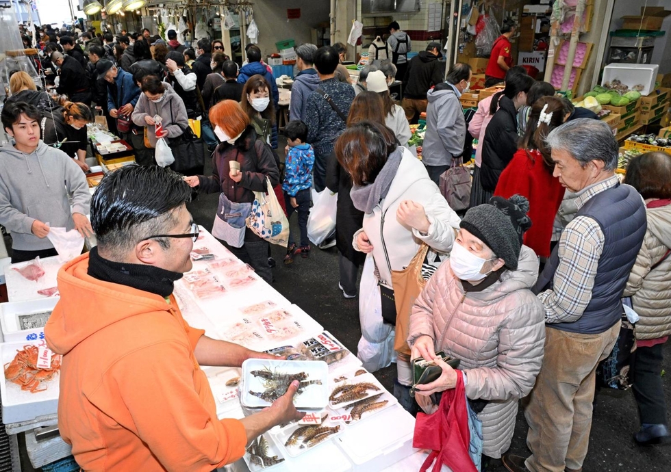 年の瀬「見てって!買うてって!」 活気づく「神戸の台所」 マツに