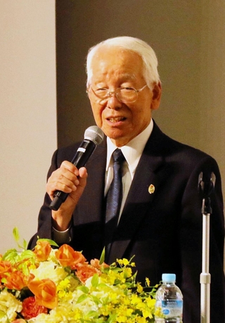 阪神・淡路大震災の教訓などを講演する前兵庫県知事の井戸敏三さん＝大阪市北区中之島３