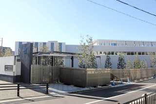 尼崎ＪＲ脱線事故の事故車両を保存するＪＲ西日本の施設＝大阪府吹田市 