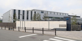 整備工事が完了した尼崎ＪＲ脱線事故の車両保存施設＝大阪府吹田市（撮影・丸山桃奈）