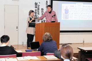 「平和の礎」の名前を読み上げる取り組みを語る町田直美さん（左）と宮沢之祐さん＝神戸市中央区橘通３