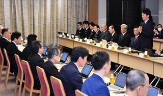 兵庫県の斎藤元彦知事や神戸市の久元喜造市長らが意見を交わした県・市調整会議＝神戸市役所