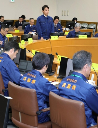 兵庫県内で高病原性鳥インフルエンザの陽性が確認され、急きょ開かれた県の対策本部会議＝１６日午前、神戸市中央区中山手通５、県災害対策センター（撮影・笠原次郎）