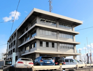 姫路海上保安部の入る姫路港湾合同庁舎＝姫路市飾磨区須加