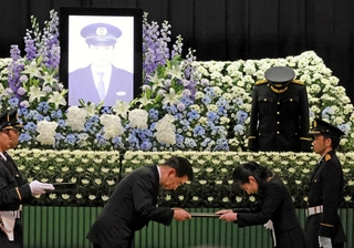 殉職した西宮署の田原淳警部を悼む署葬＝兵庫県警察学校