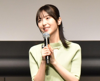 豊臣ゆかりの城について感想を述べる浜辺美波さん＝横浜市西区