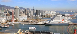 新施設が次々と登場し、新たなにぎわいを見せている神戸港のウオーターフロント＝神戸市中央区（撮影・長嶺麻子）