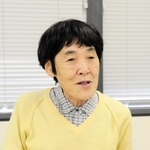 神戸空襲死者の名前の読み上げについて思いを語る「神戸空襲を記録する会」事務局長の小城智子さん＝神戸市役所