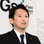 定例会見で記者の質問に答える斎藤元彦知事＝３日午前、兵庫県庁