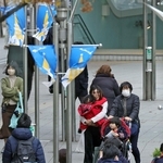 強い風が吹く市街地＝３日午後、神戸市中央区（撮影・中西幸大）