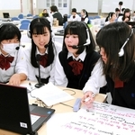 関西学院高等部などがＶＬＰを導入し、海外との交流を深めている（ＷｉｔｈＴｈｅＷｏｒｌｄ提供）